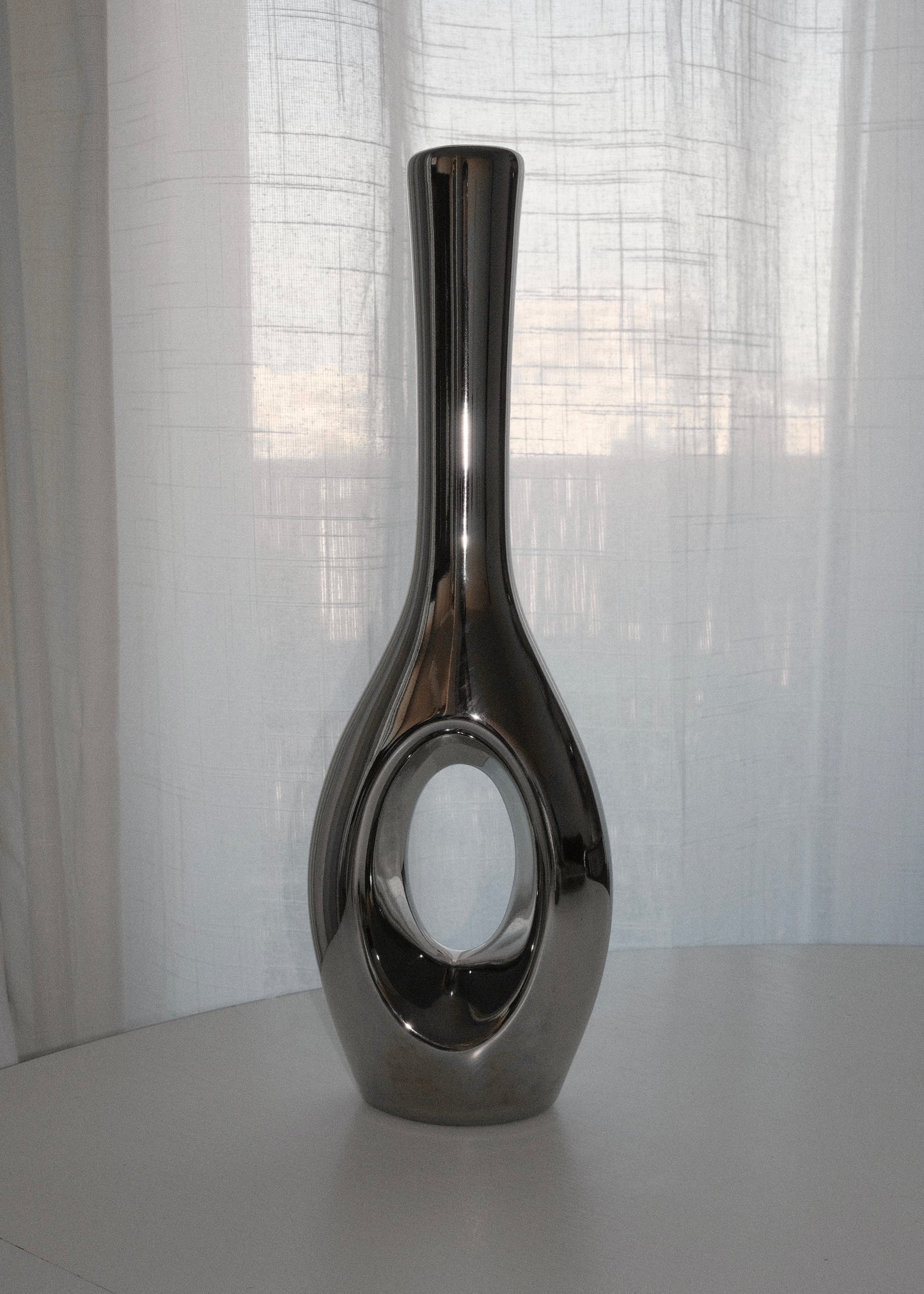vase organique en céramique chromée