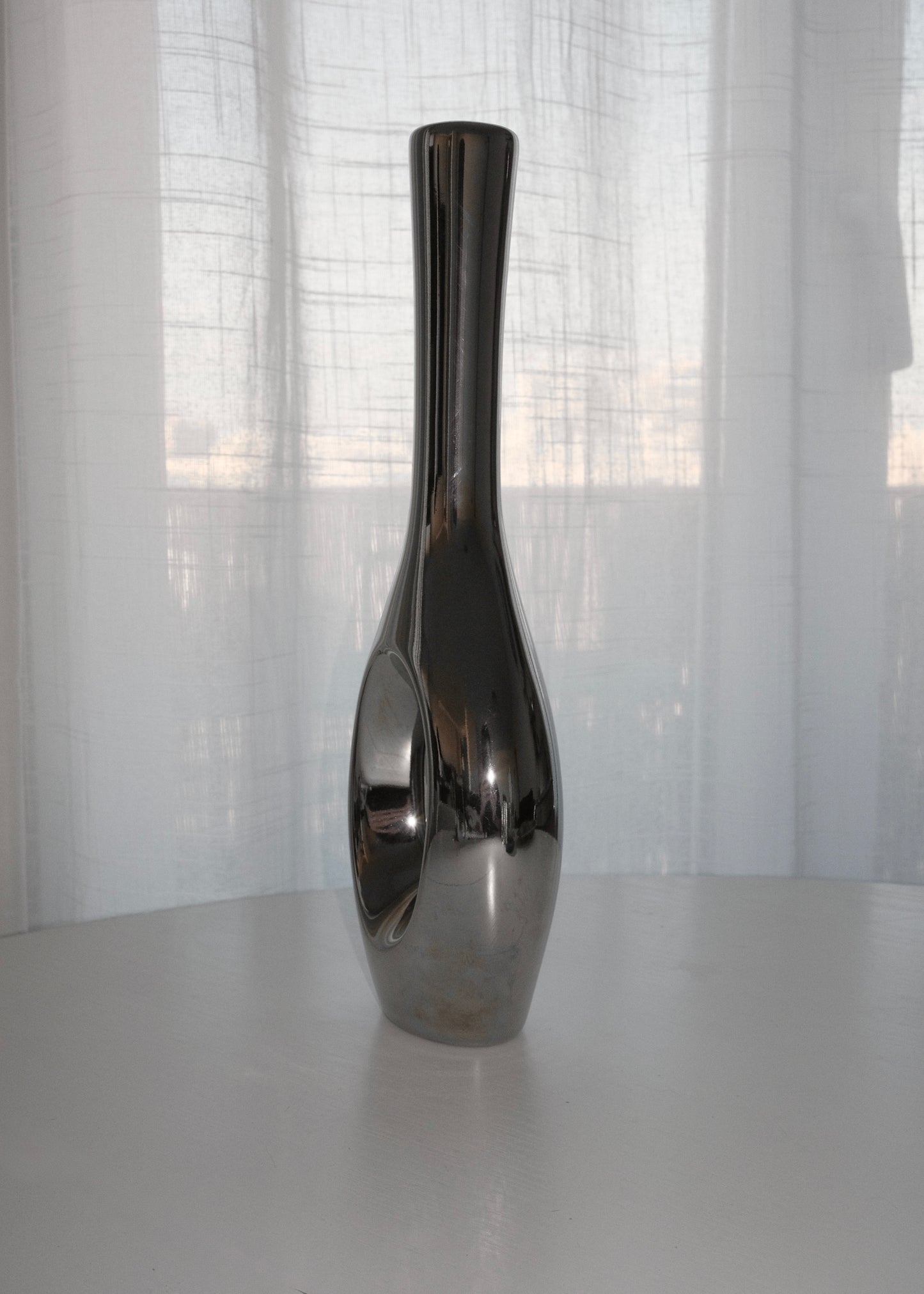vase organique en céramique chromée