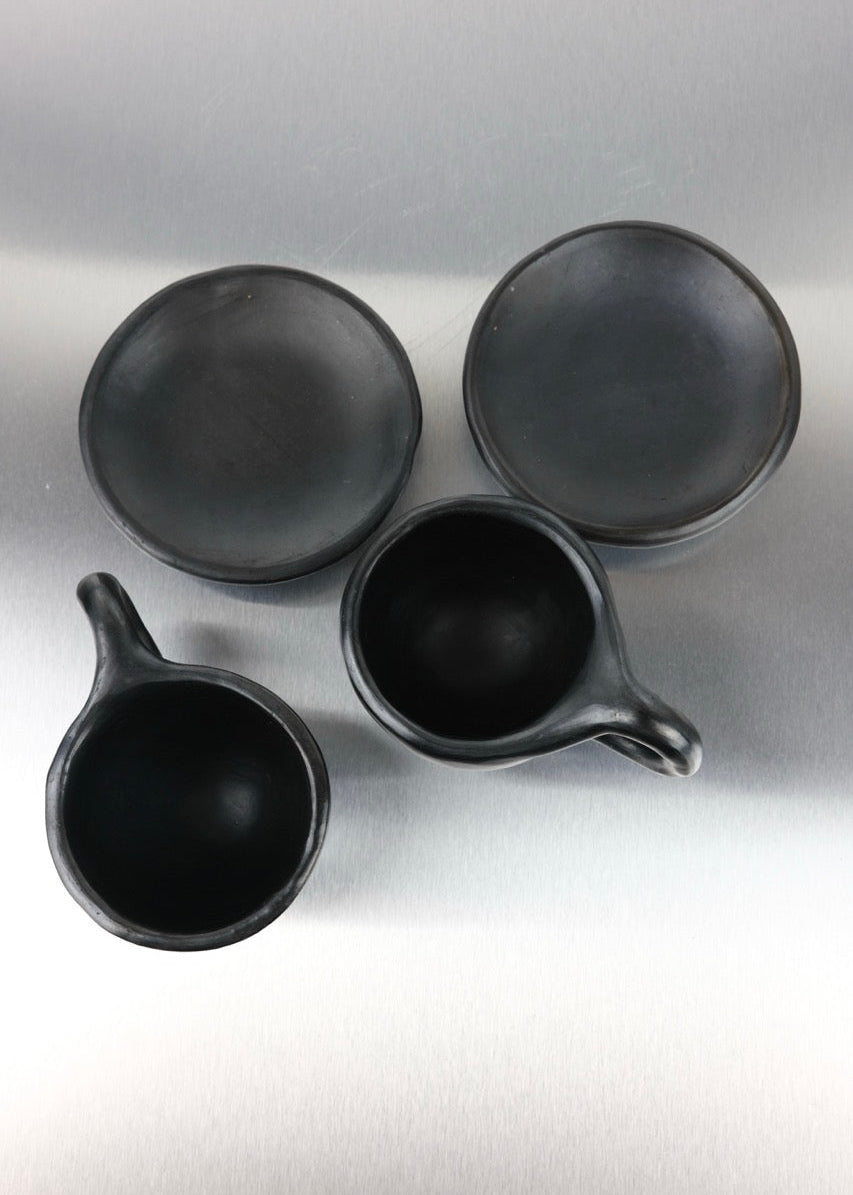 set de 2 tasses et soucoupes + plat en terre noire