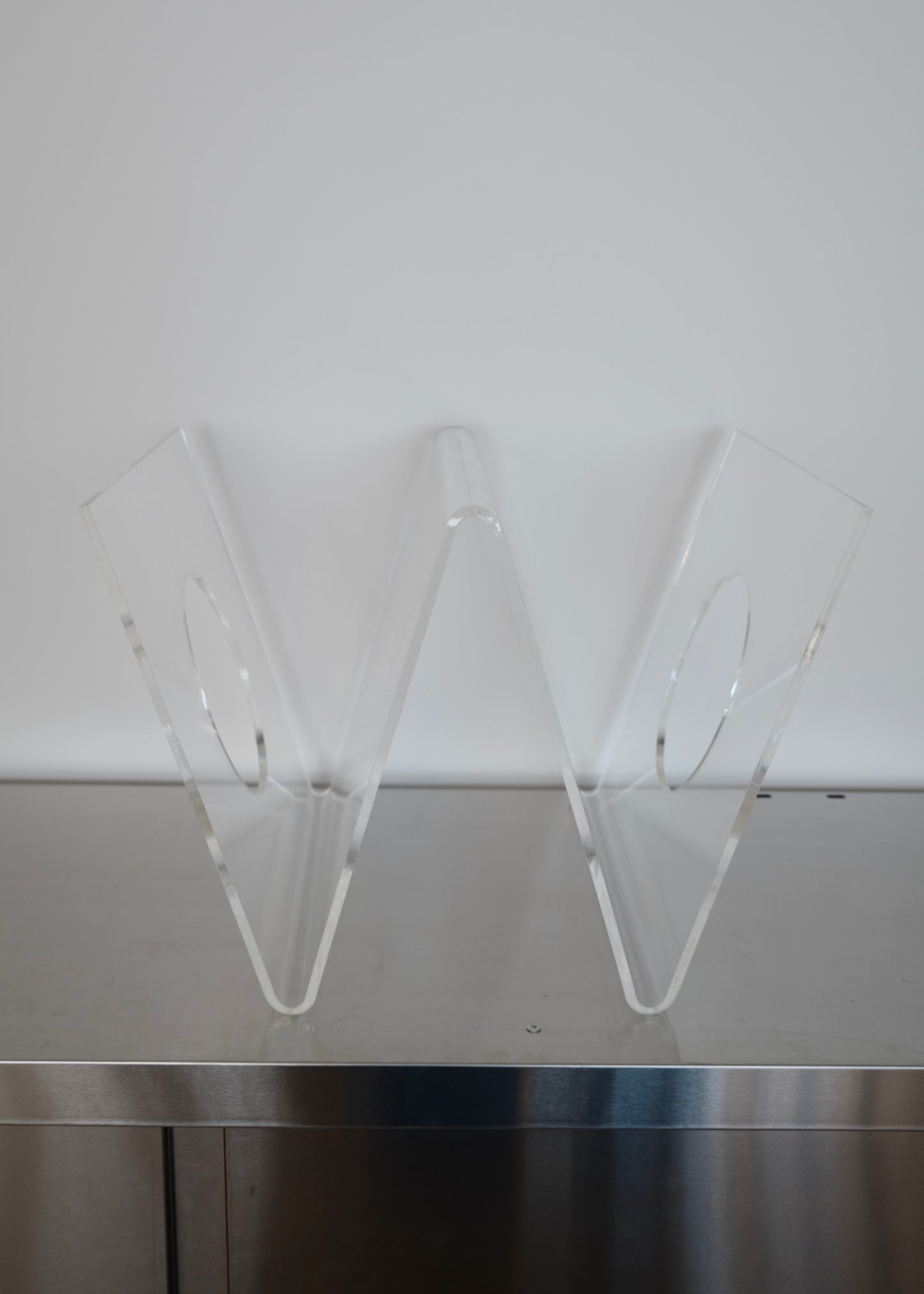 porte revues en plexiglas Roche Bobois