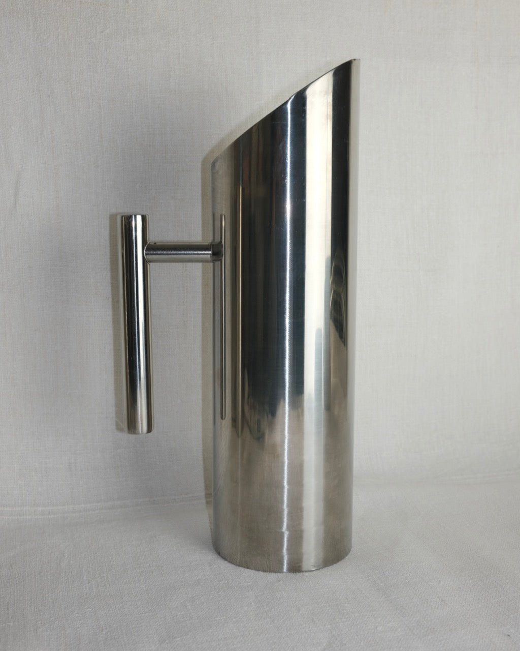 grande carafe en inox design scandinave