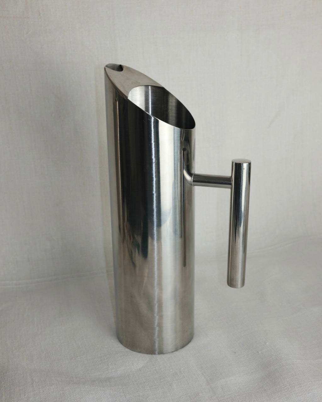 grande carafe en inox design scandinave
