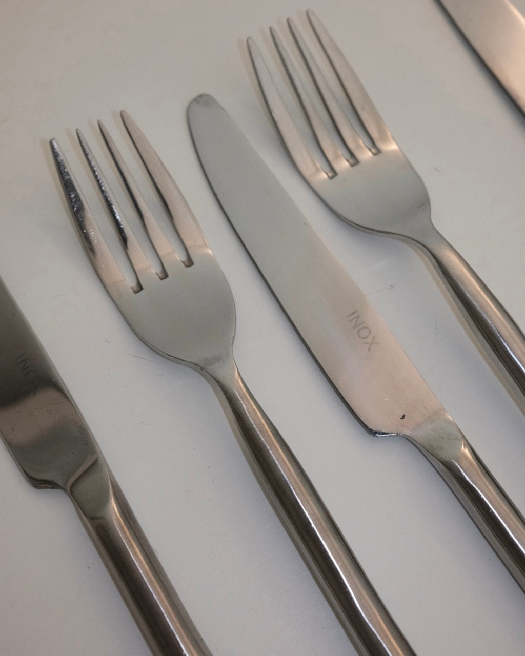 set de 4 fourchettes & couteaux wavy