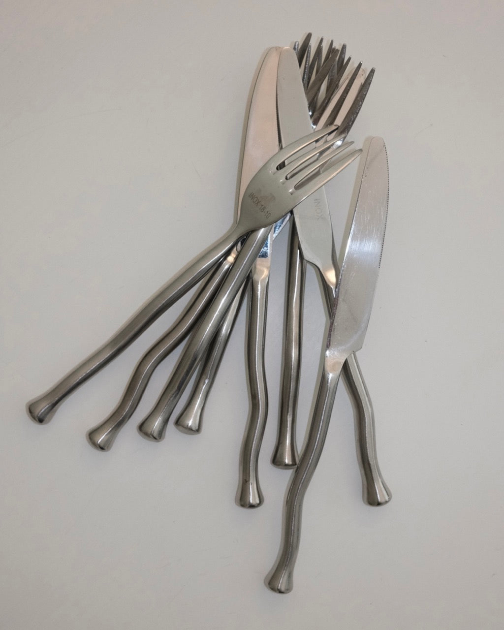 set de 4 fourchettes & couteaux wavy