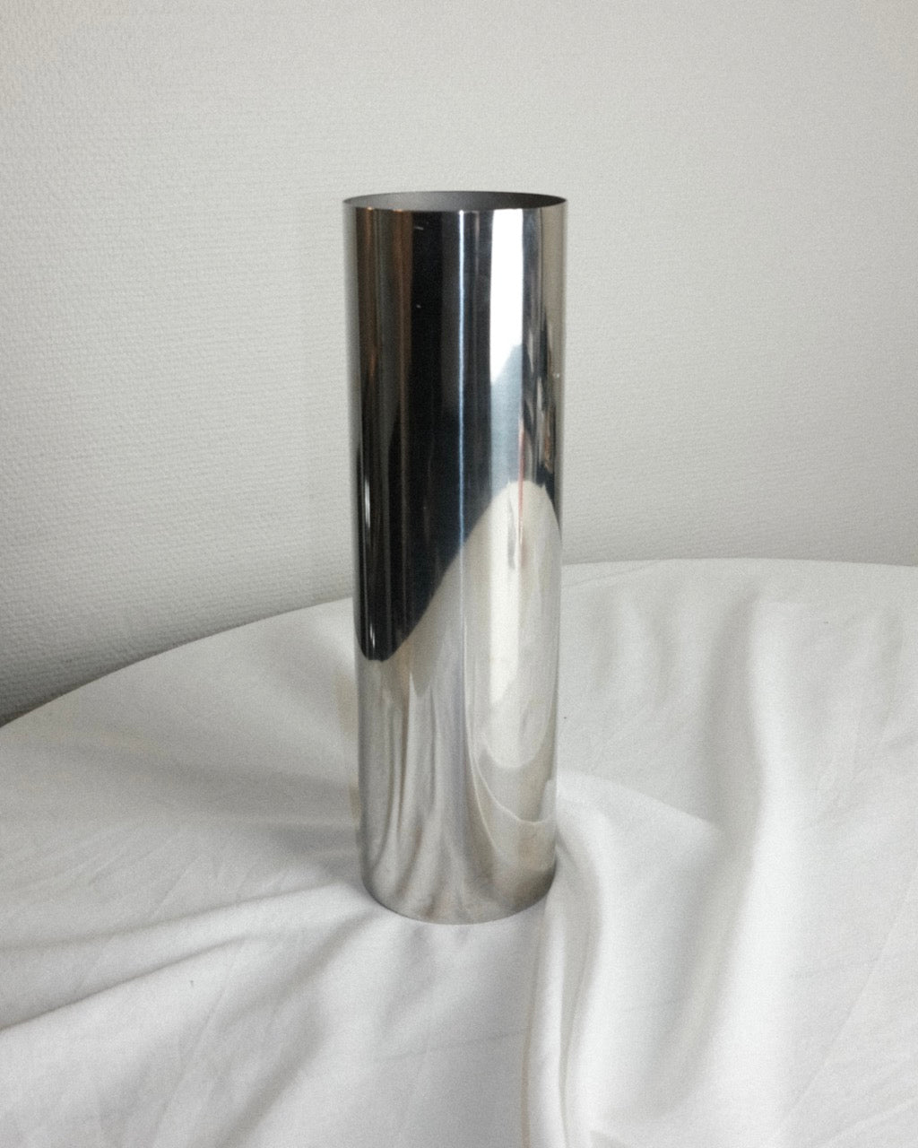 vase tubulaire chromé