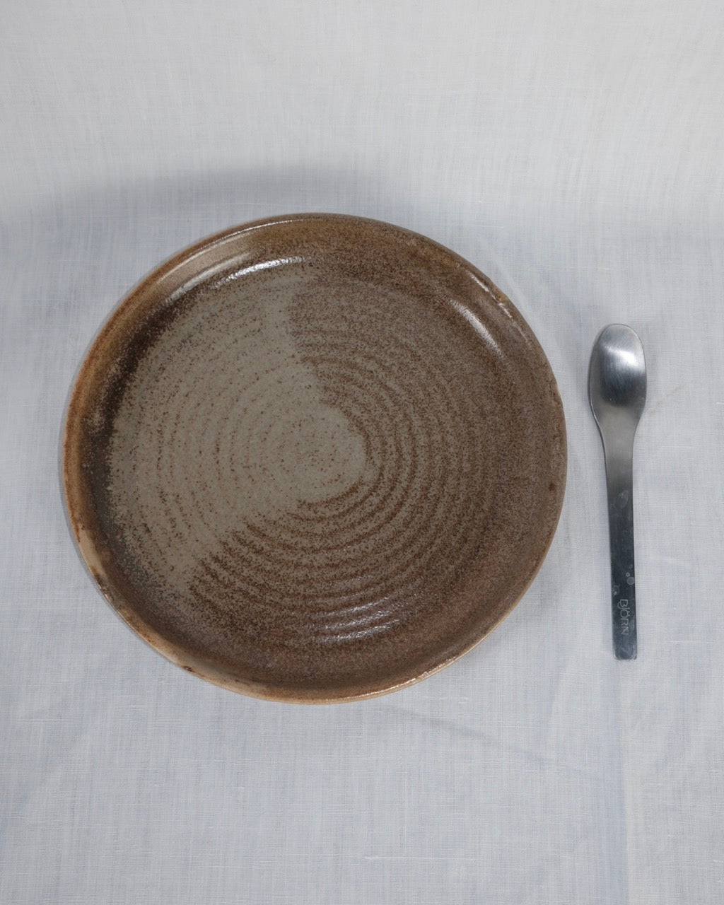 5 assiettes à dessert en grès marron