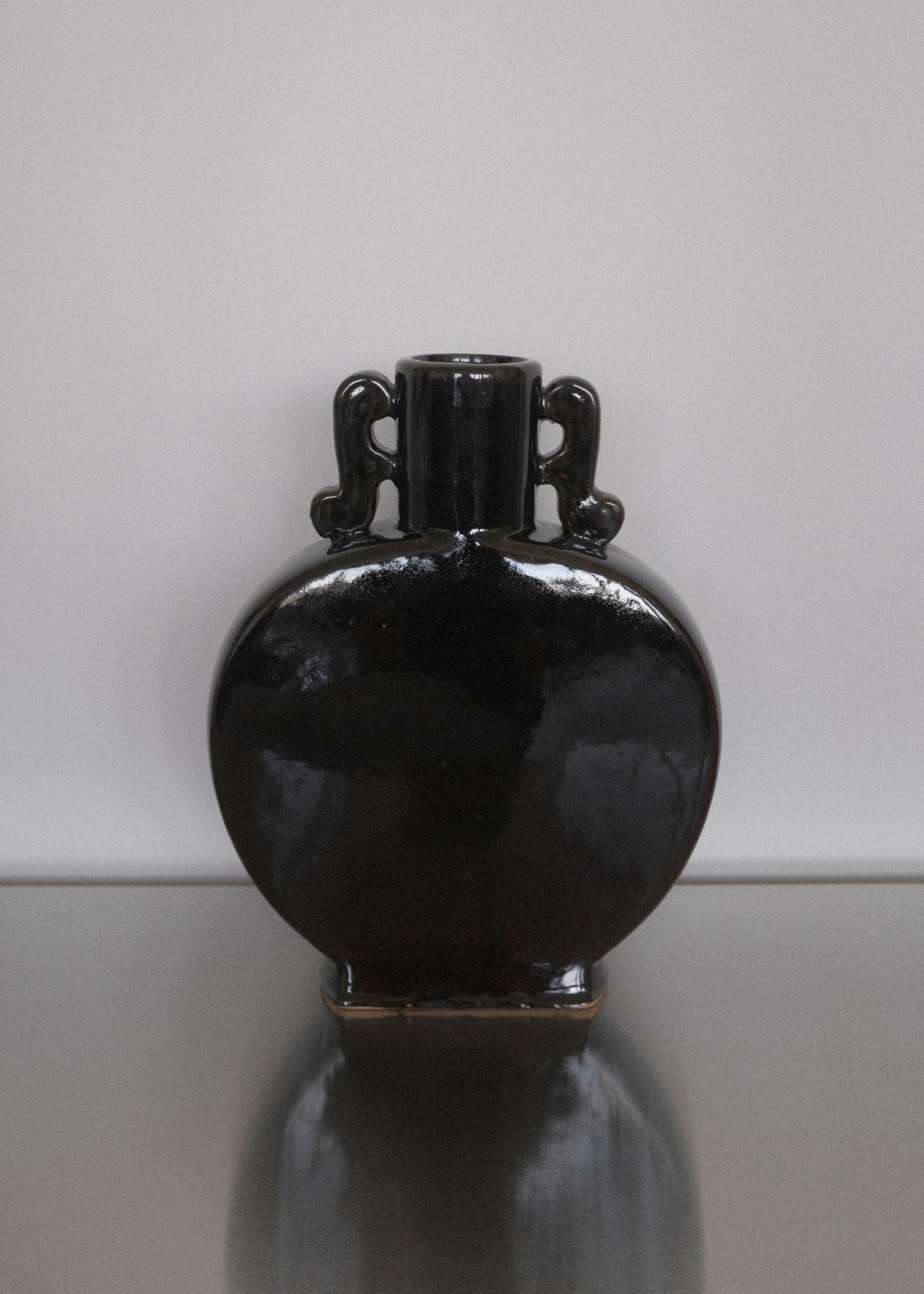 vase fait main émaillé brun foncé