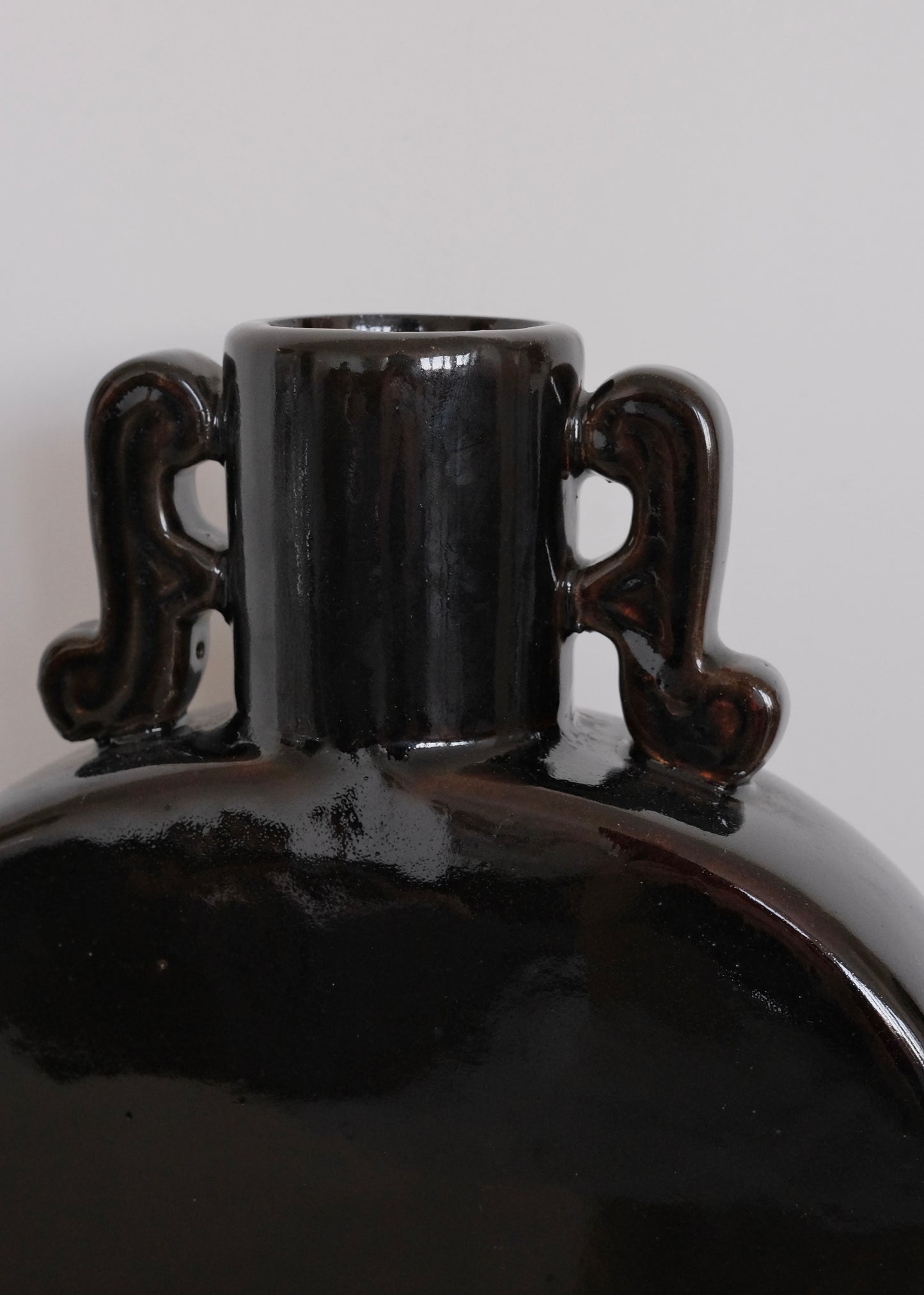 vase fait main émaillé brun foncé