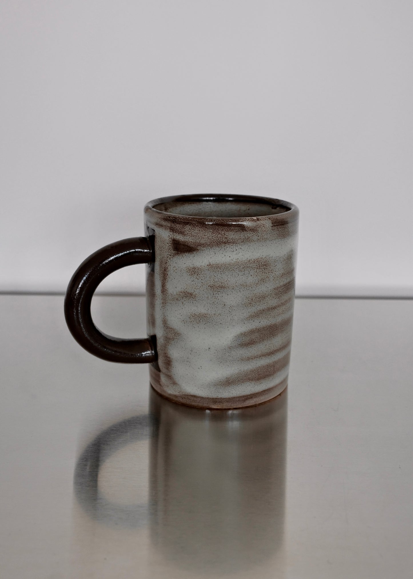tasse en grès zébré marron