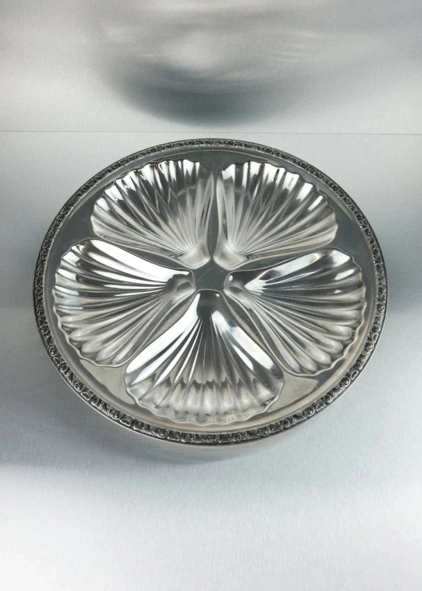 plateau en métal argenté motif coquillage