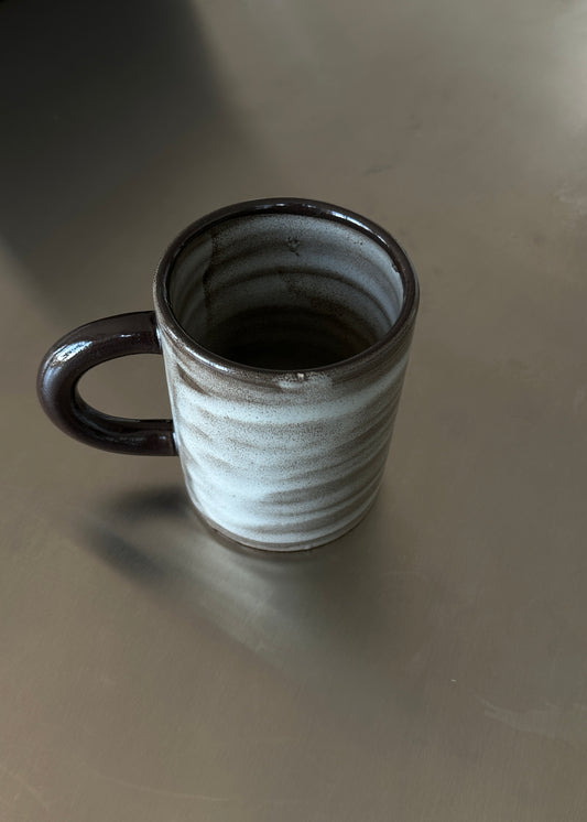 tasse en grès zébré marron