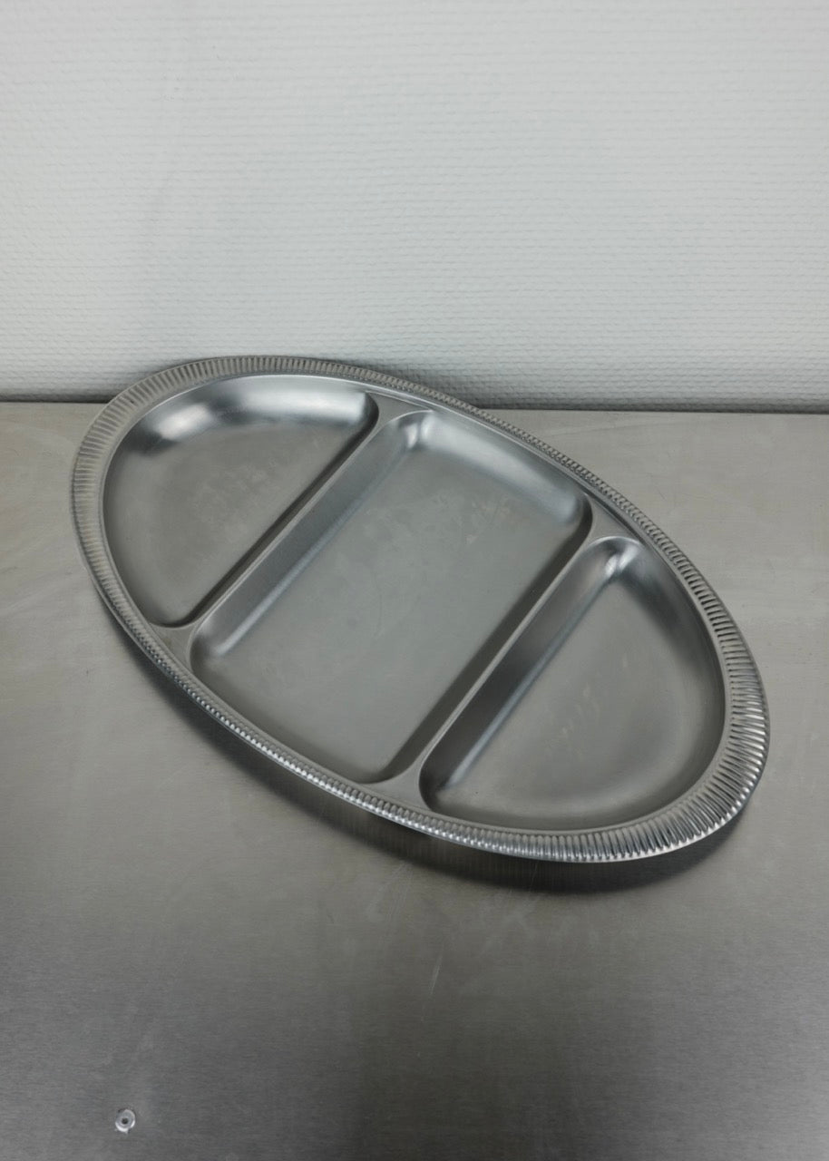 serviteur ovale en inox contour travaillé