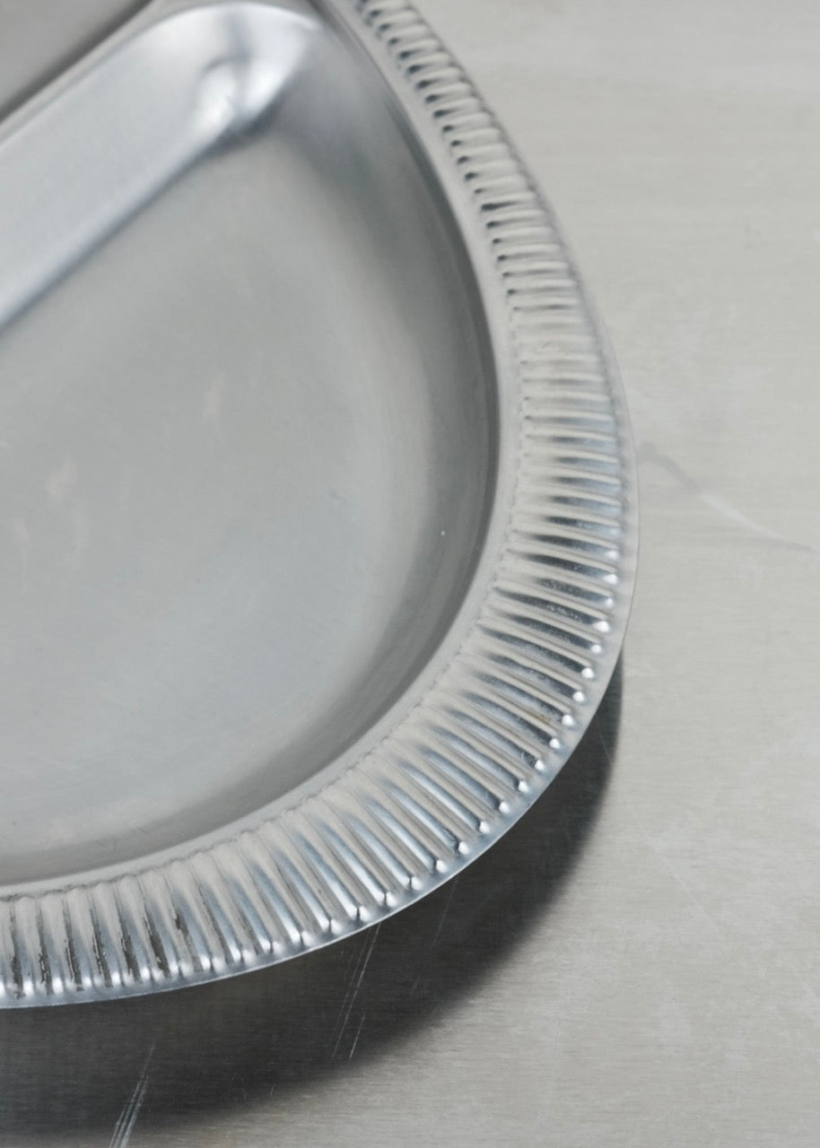 serviteur ovale en inox contour travaillé