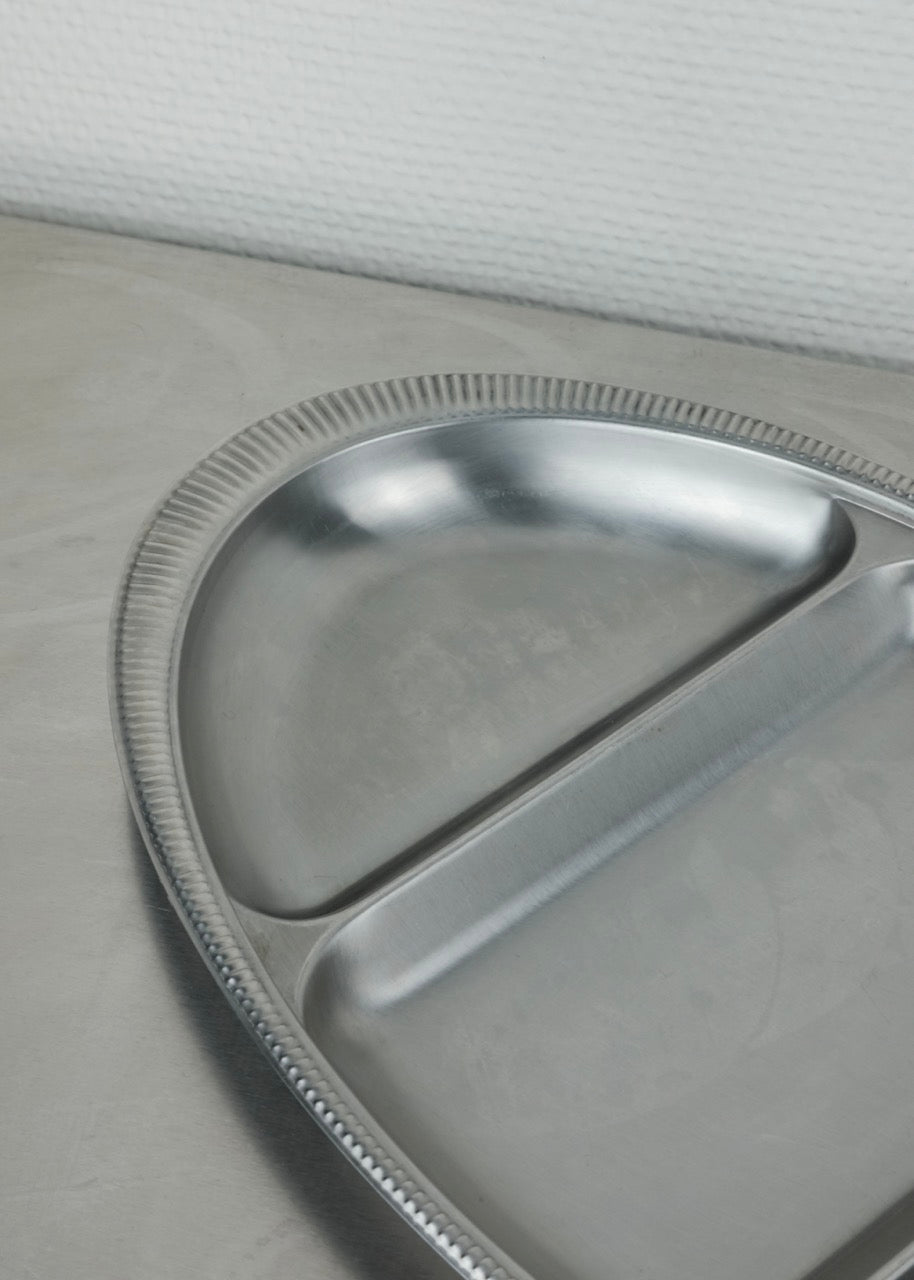 serviteur ovale en inox contour travaillé