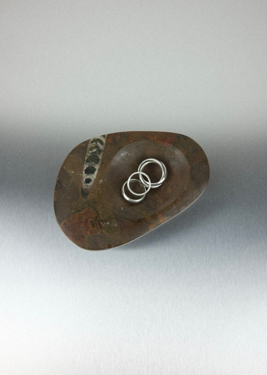 vide-poche en pierre fossile