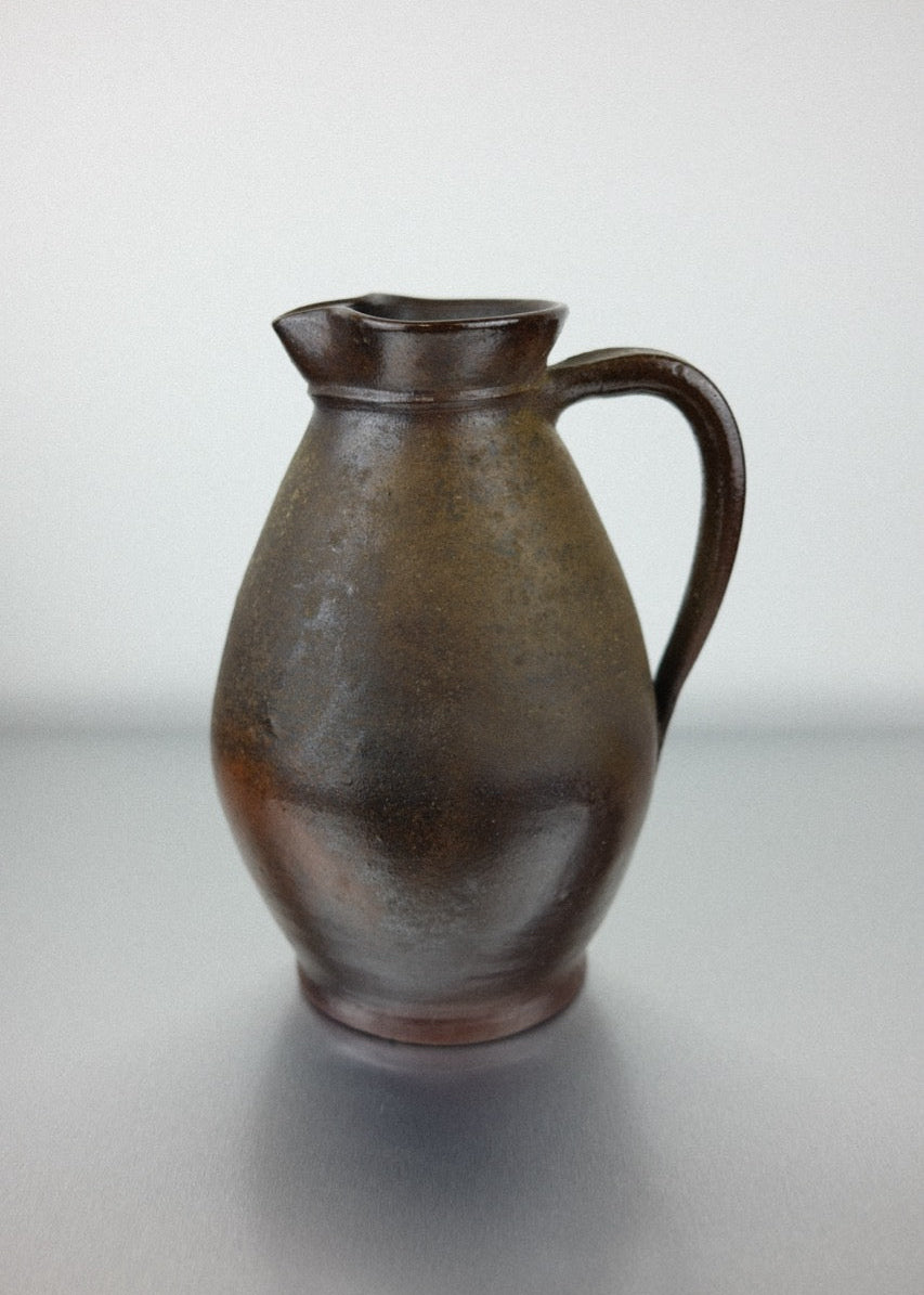 pichet en grès brut vintage