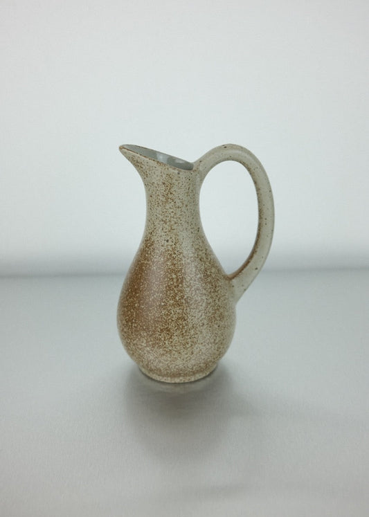 pichet en grès moucheté années 70