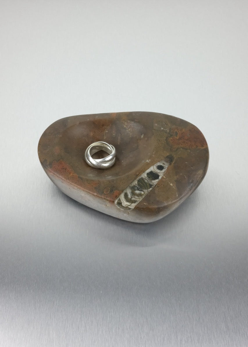 vide-poche en pierre fossile