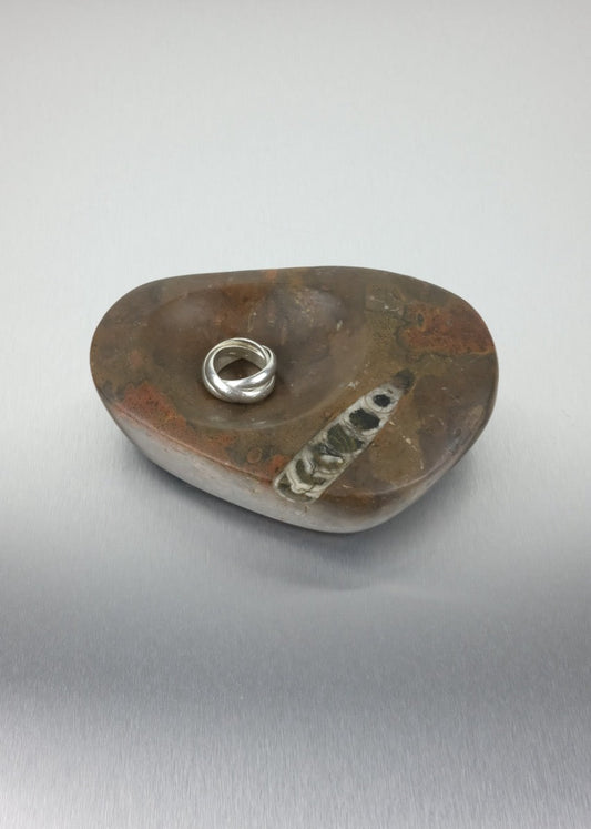 vide-poche en pierre fossile