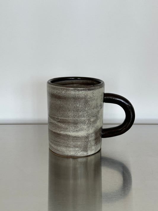 tasse en grès zébré marron