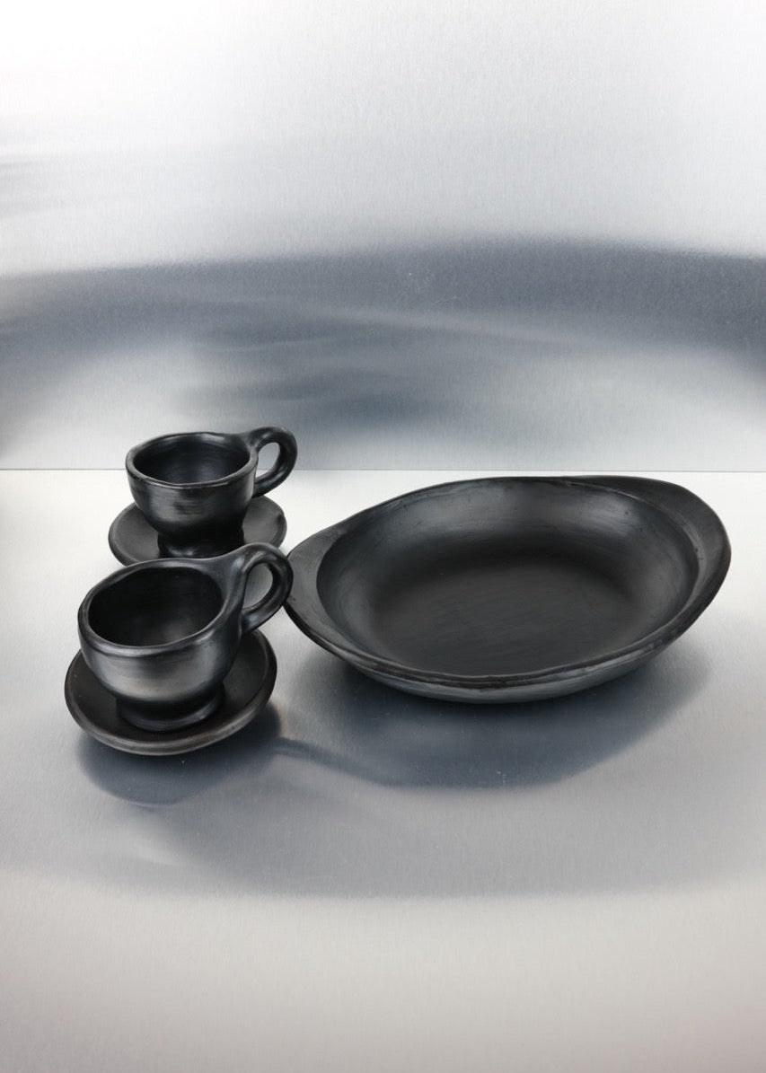 set de 2 tasses et soucoupes + plat en terre noire
