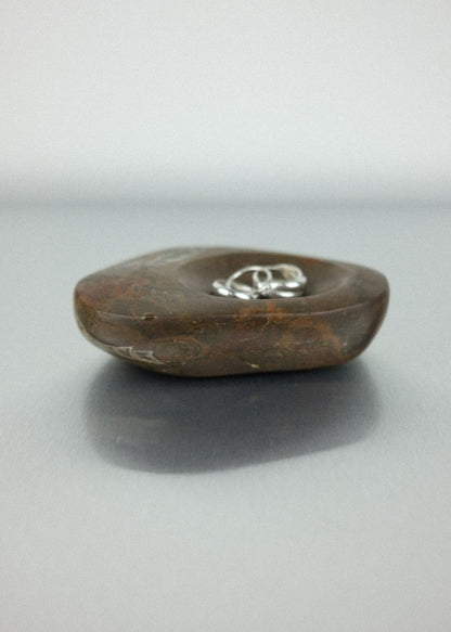 vide-poche en pierre fossile