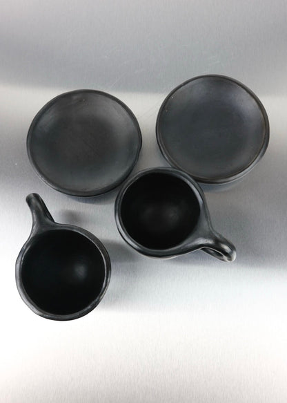 set de 2 tasses et soucoupes + plat en terre noire