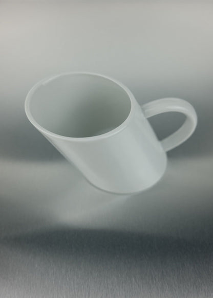 tasse moderne en porcelaine blanche