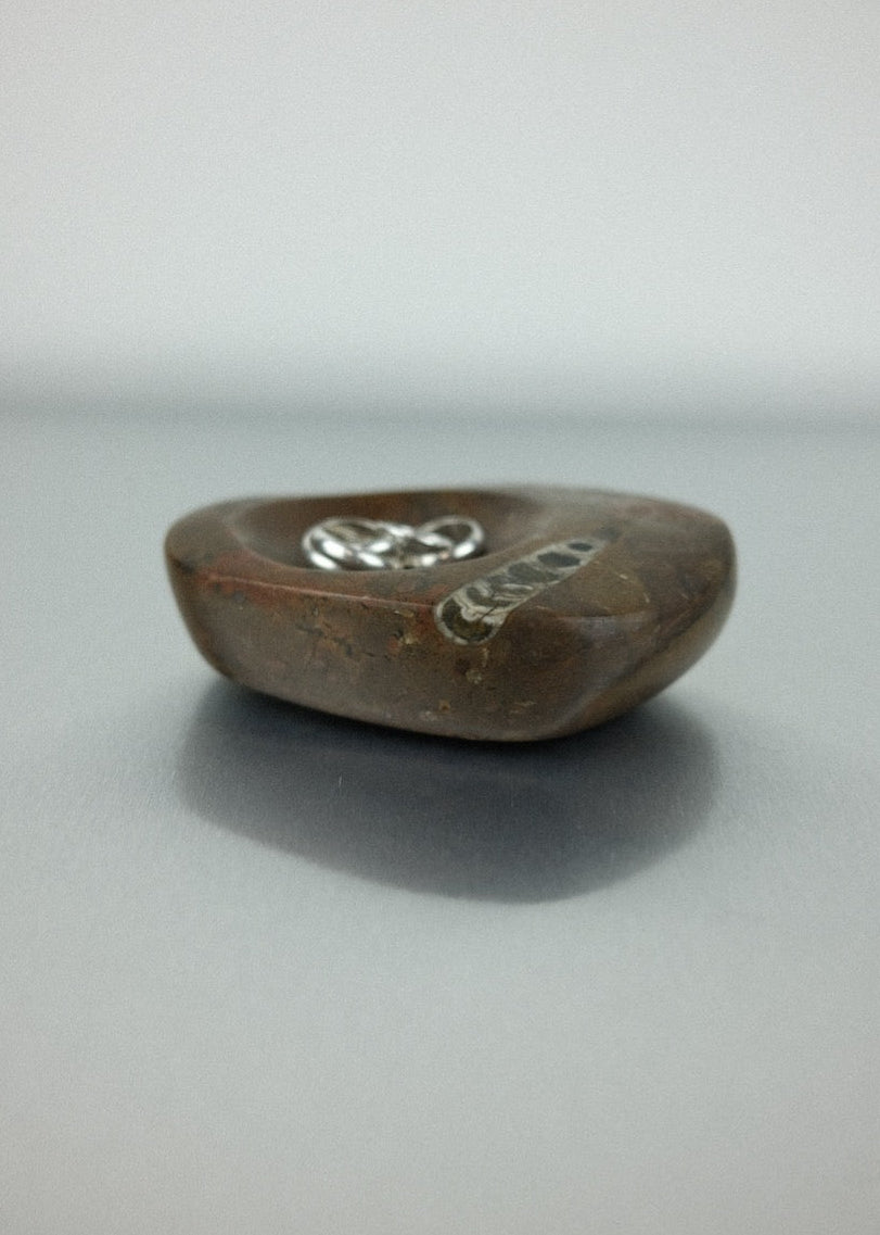 vide-poche en pierre fossile