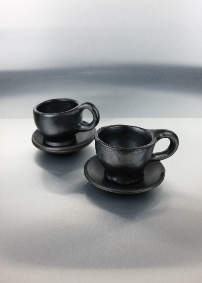 set de 2 tasses et soucoupes + plat en terre noire