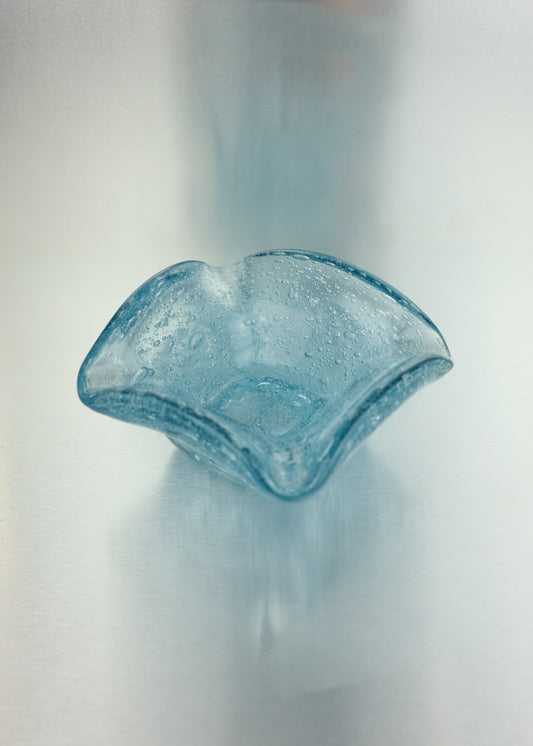coupe en verre bullé bleu