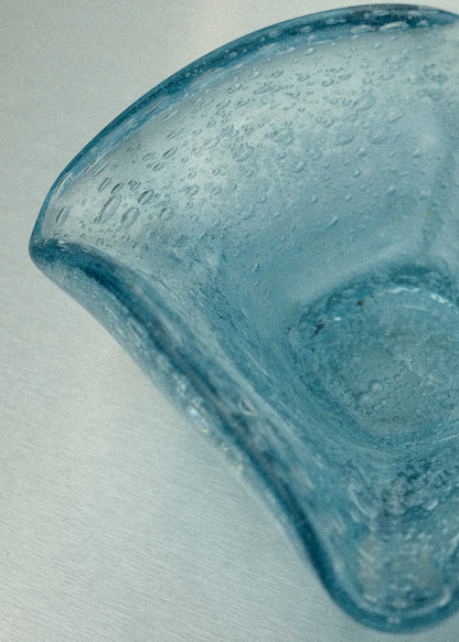 coupe en verre bullé bleu