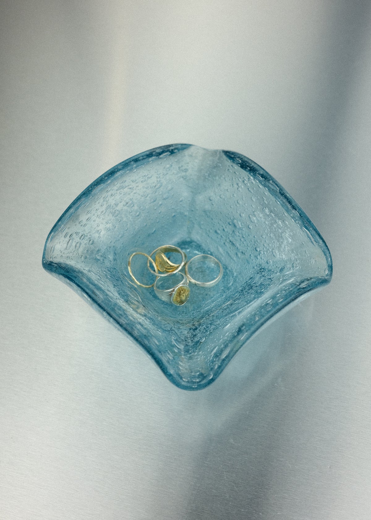 coupe en verre bullé bleu