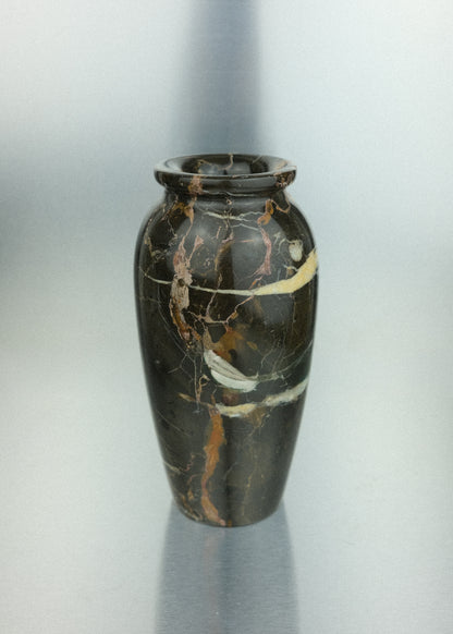 vase marbre noir veiné