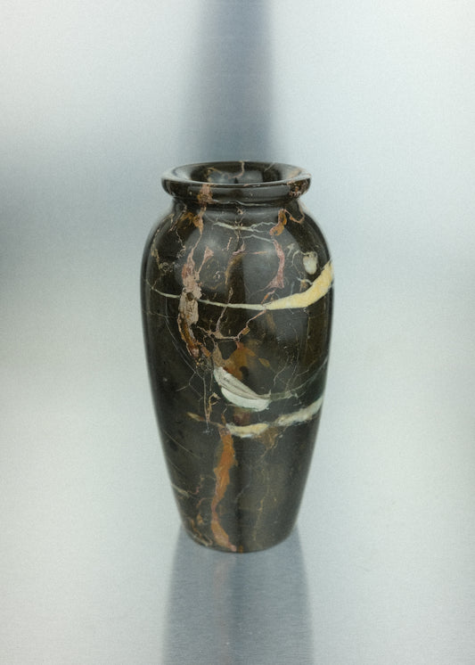 vase marbre noir veiné