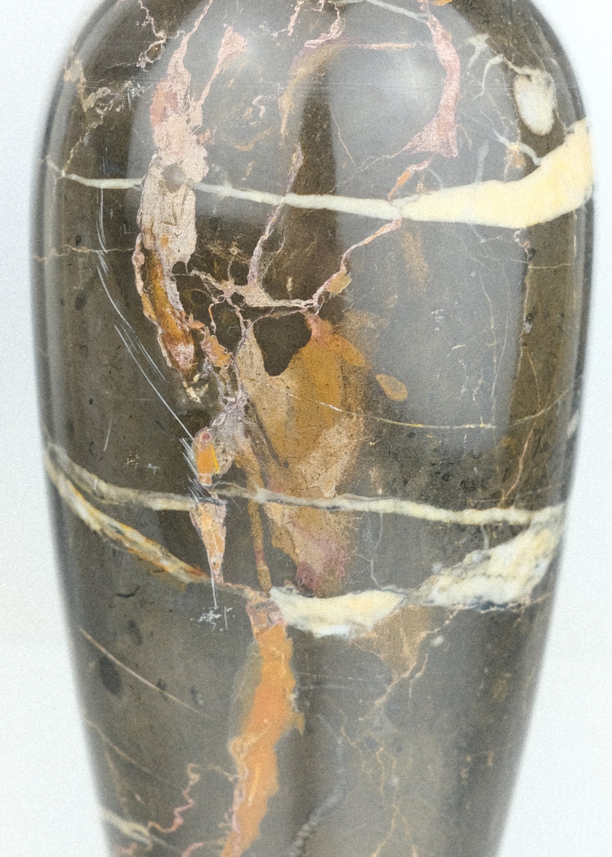 vase marbre noir veiné
