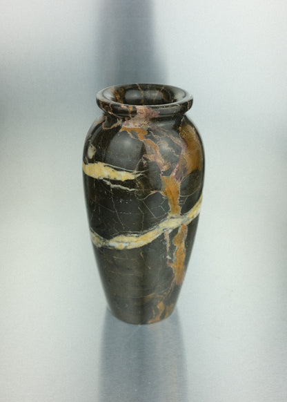 vase marbre noir veiné
