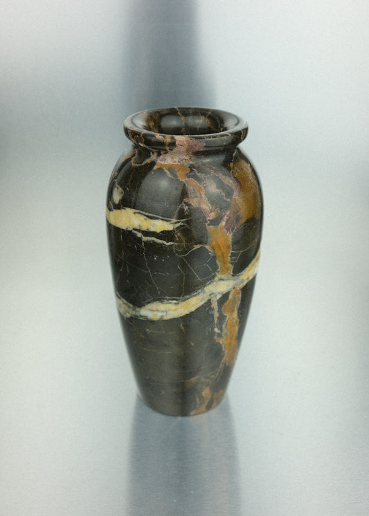 vase marbre noir veiné
