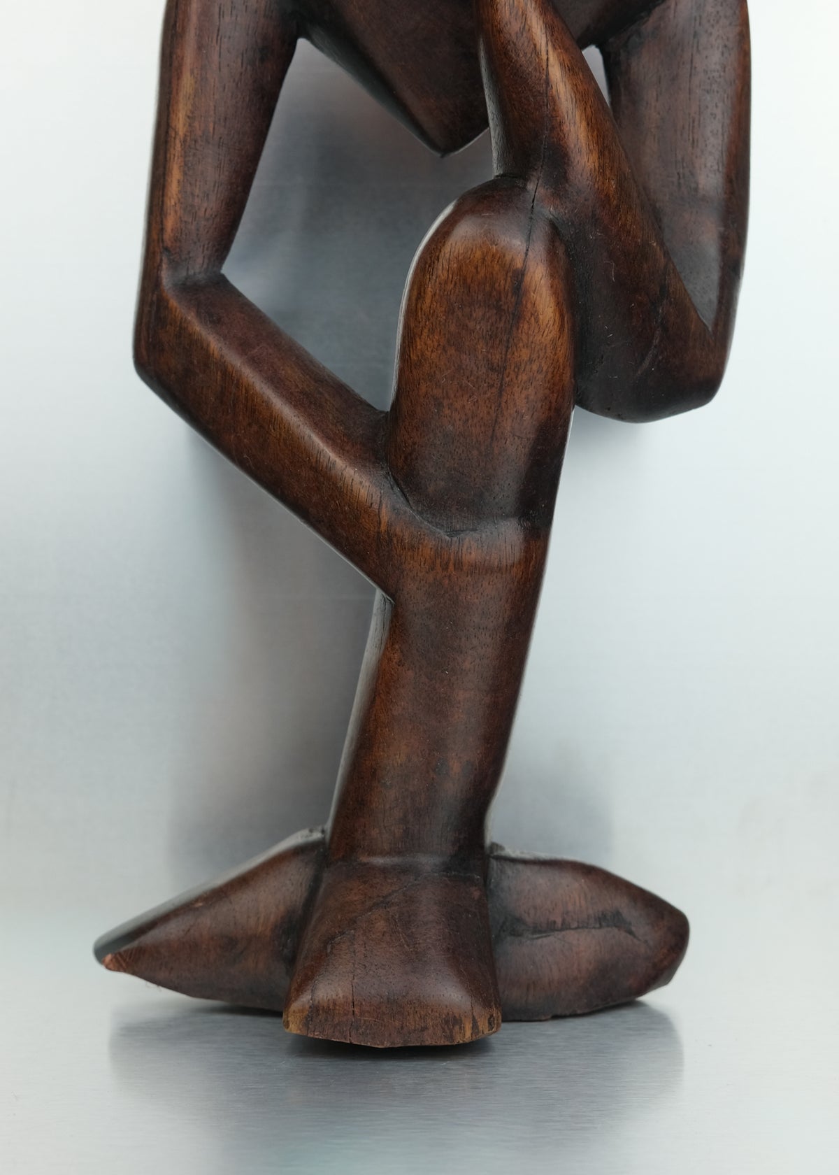 sculpture en bois penseur