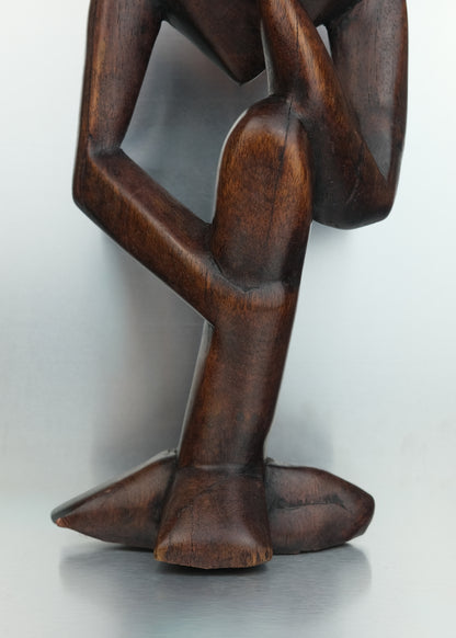 sculpture en bois penseur
