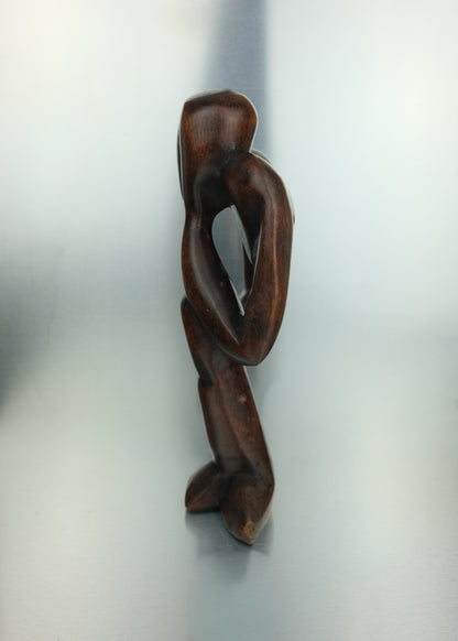 sculpture en bois penseur