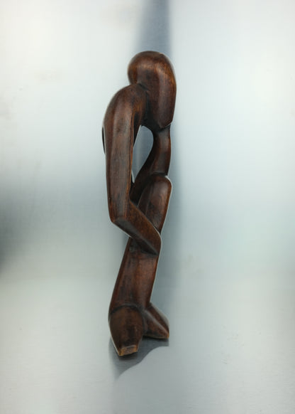 sculpture en bois penseur
