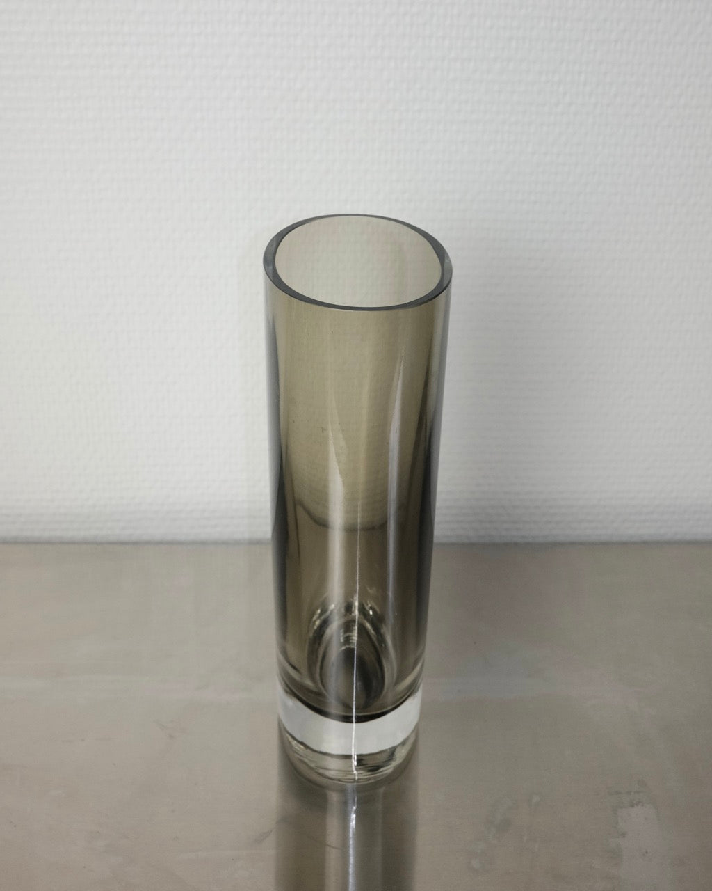 vase ovale en verre fume