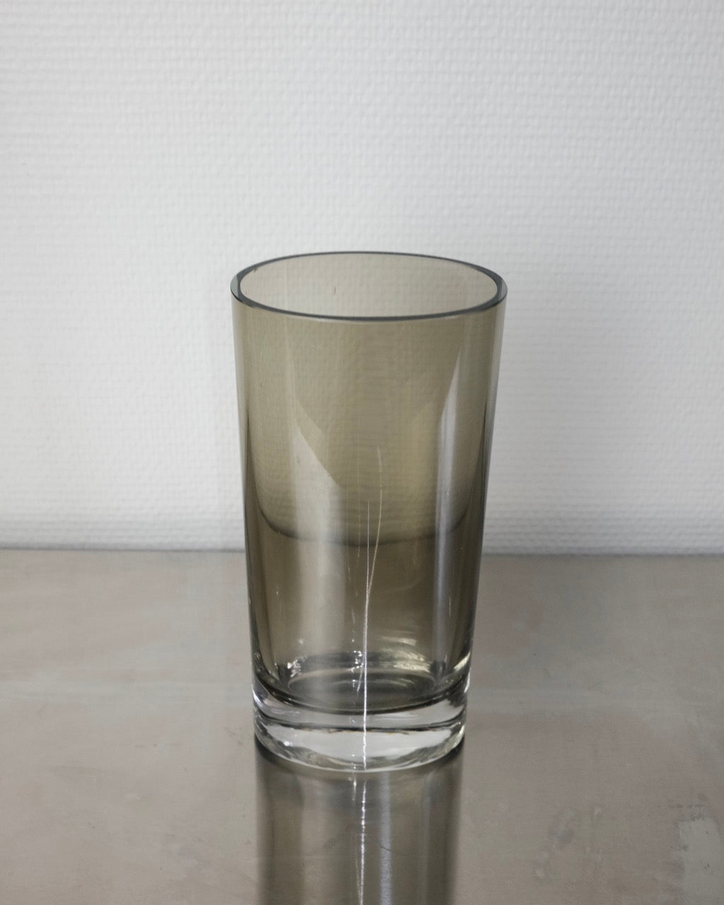vase ovale en verre fume