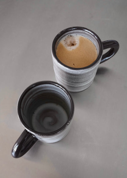 tasse en grès zébré marron