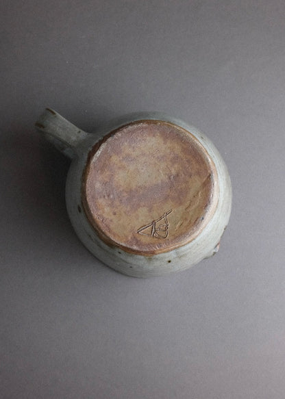 petit pichet en grès signé Thierry & Chantal Robert