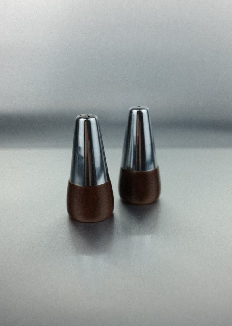 duo salière & poivrière en métal chromé & bois