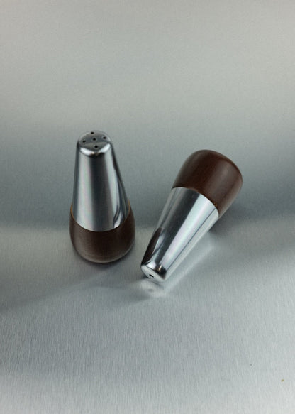 duo salière & poivrière en métal chromé & bois