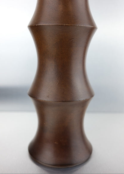 vase en bois massif foncé