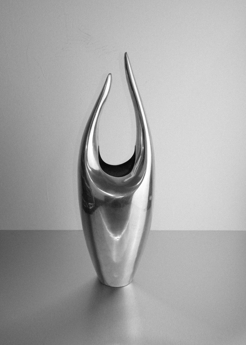 vase sculptural en fonte d’aluminium – années 70
